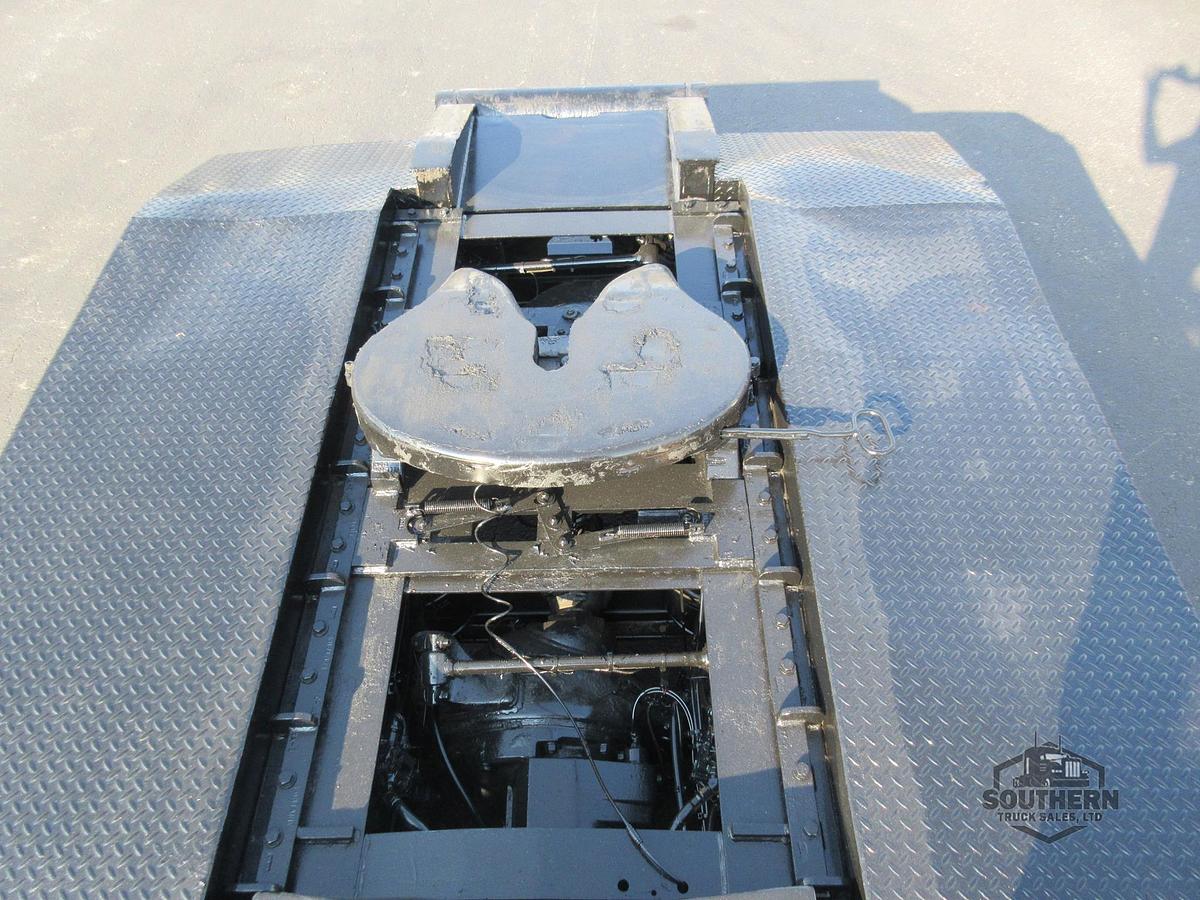 Used 2018 FREIGHTLINER 122SD