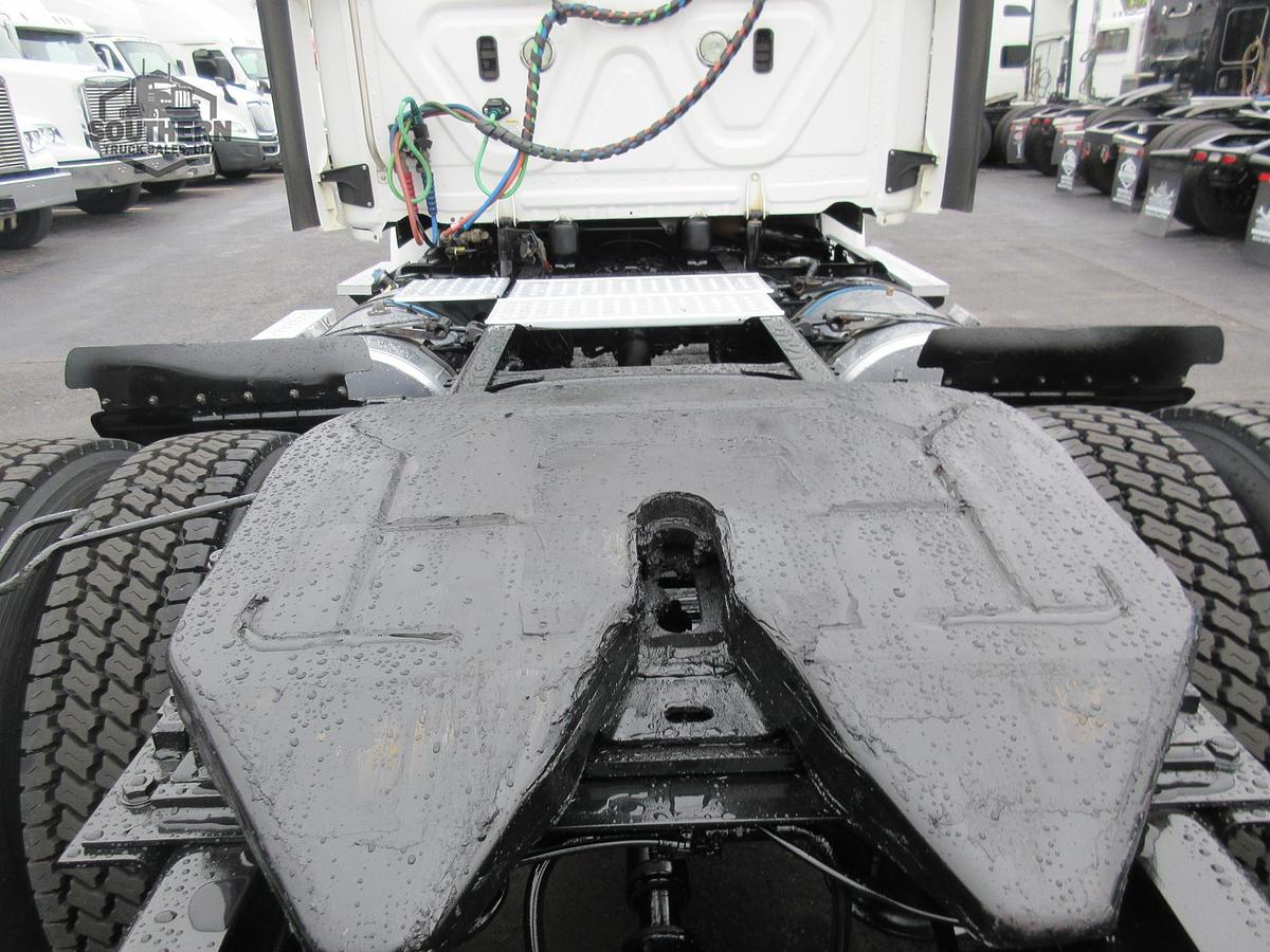 Used 2018 FREIGHTLINER CASCADIA 113