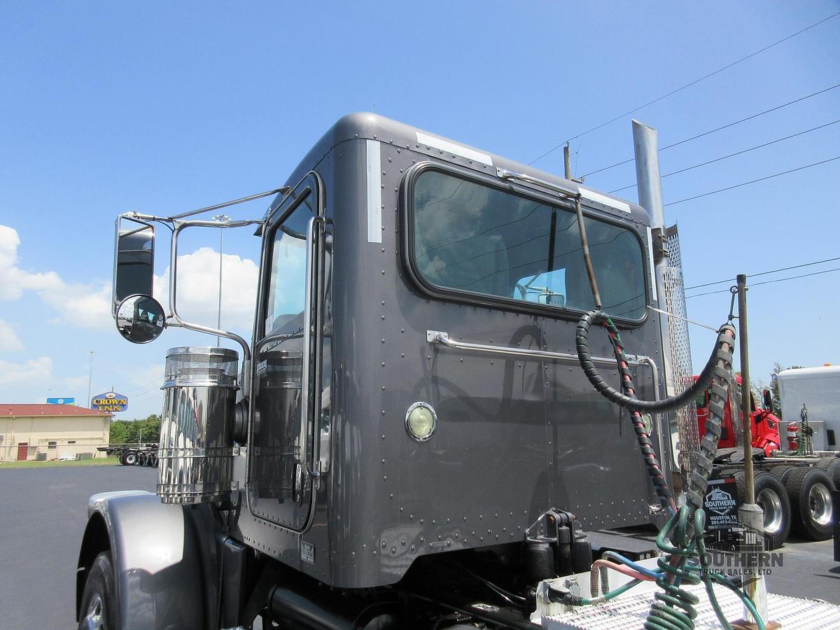 Used 2022 PETERBILT 389