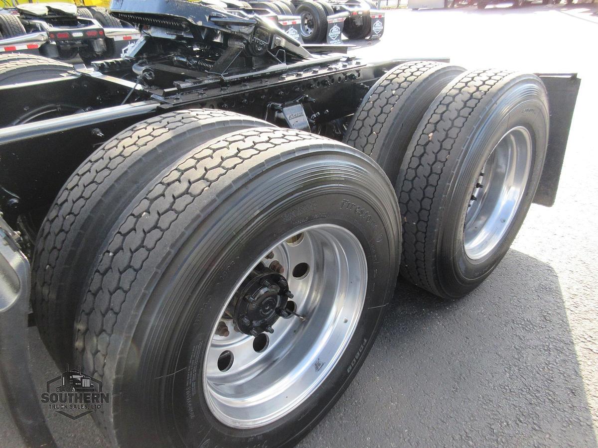 Used 2019 FREIGHTLINER 122SD