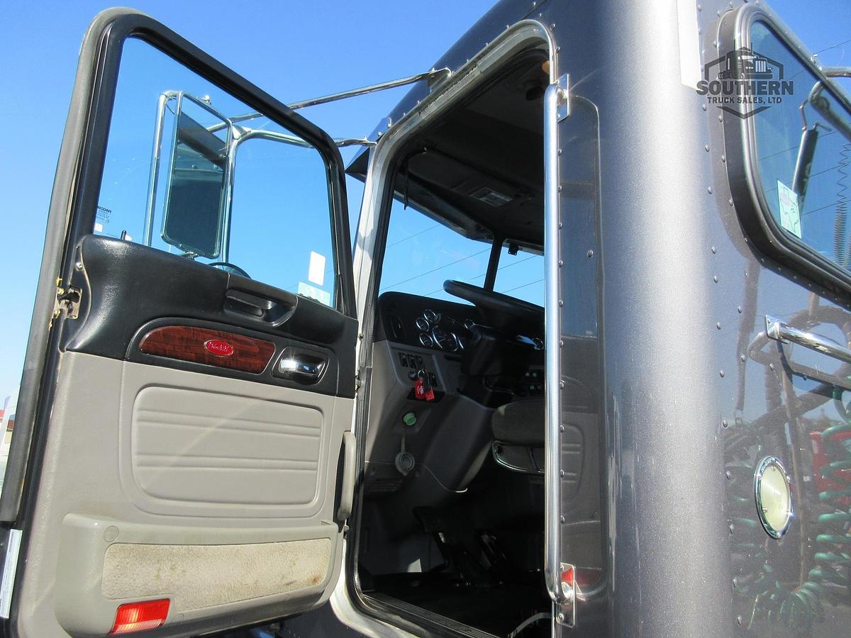 Used 2022 PETERBILT 389