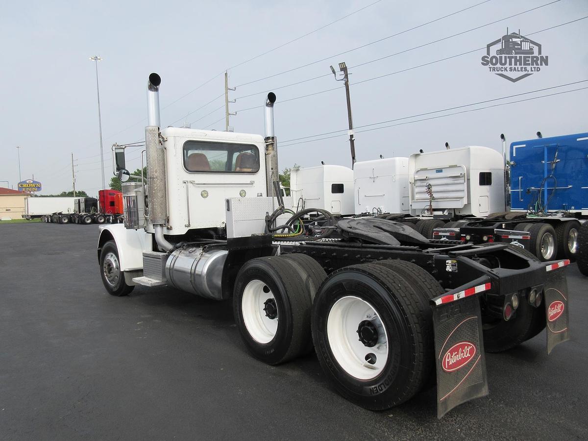 Used 2011 PETERBILT 388