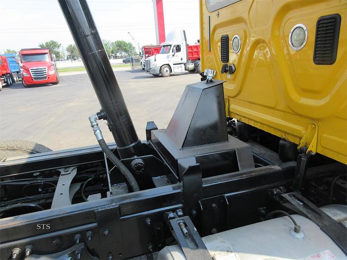 Used 2016 FREIGHTLINER CASCADIA 125