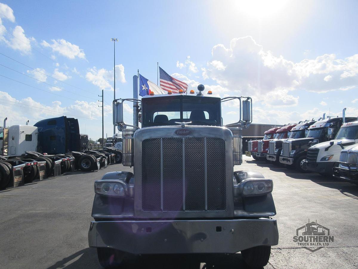 Used 2022 PETERBILT 389
