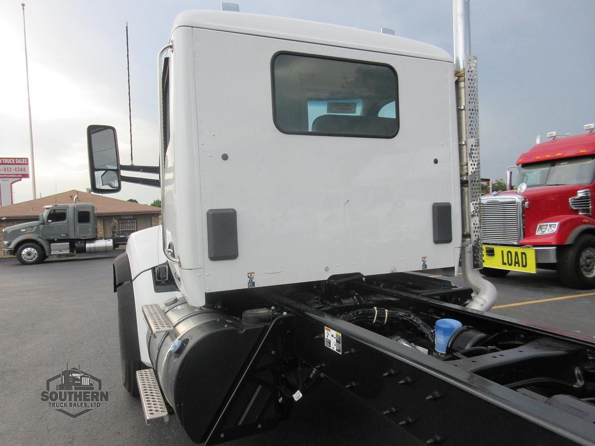 Used 2025 KENWORTH T880