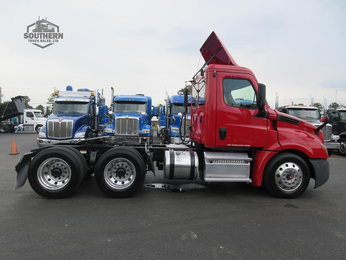 Used 2019 FREIGHTLINER CASCADIA 126