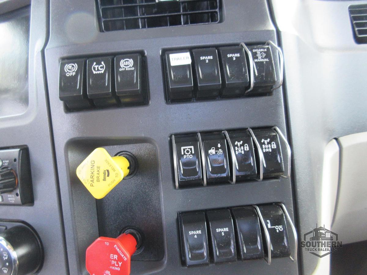 Used 2025 PETERBILT 567