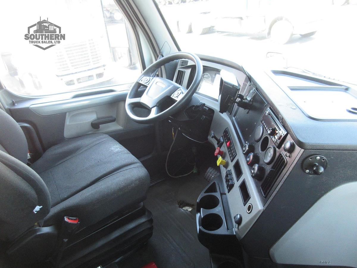 Used 2019 FREIGHTLINER CASCADIA 126