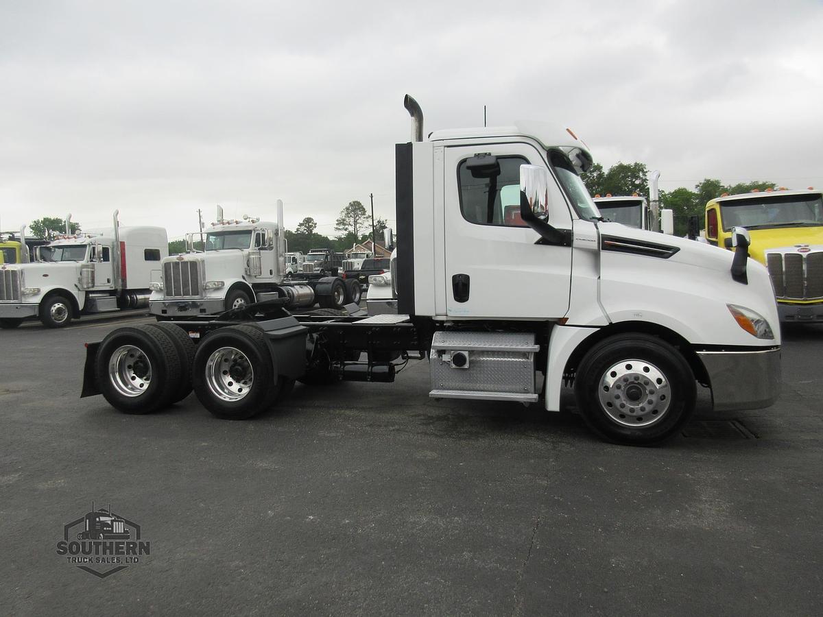 Used 2019 FREIGHTLINER CASCADIA 126