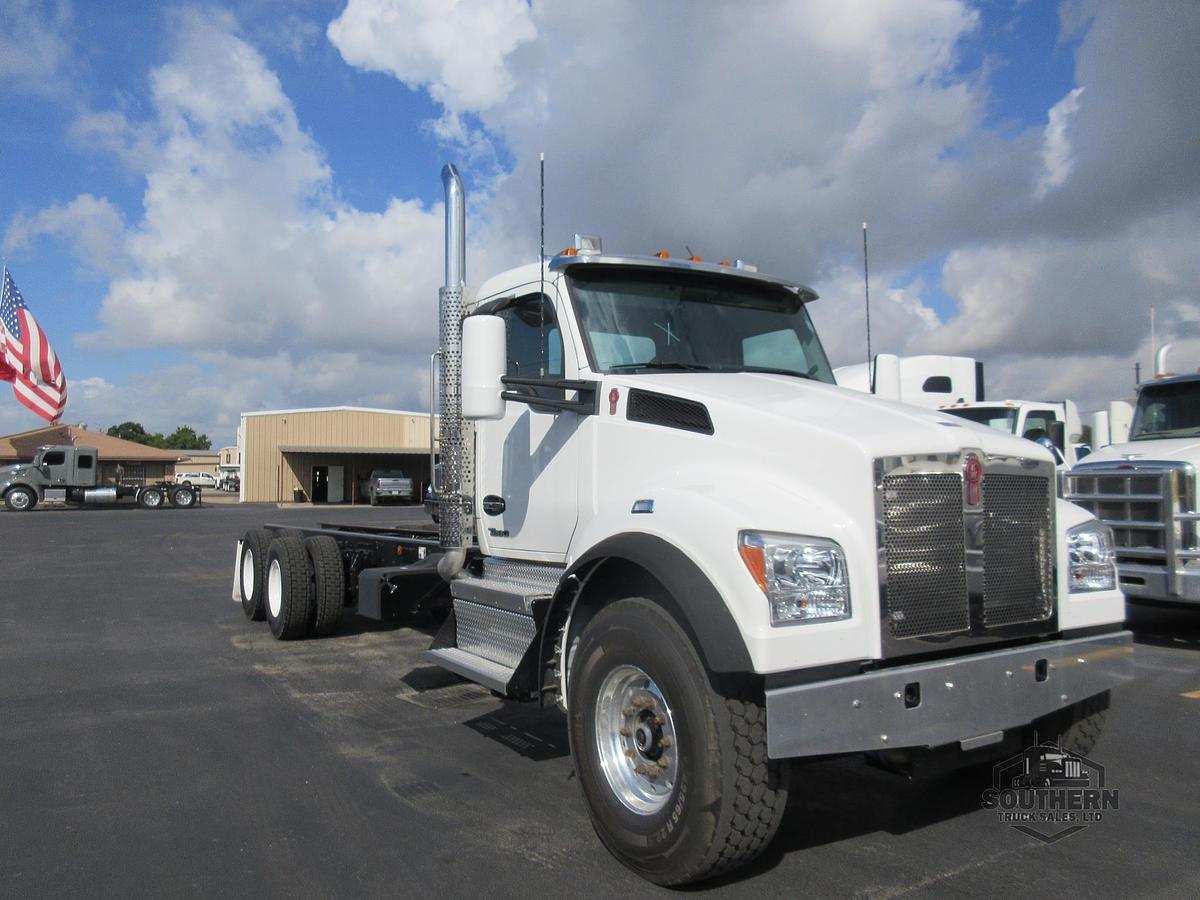 2025 KENWORTH T880