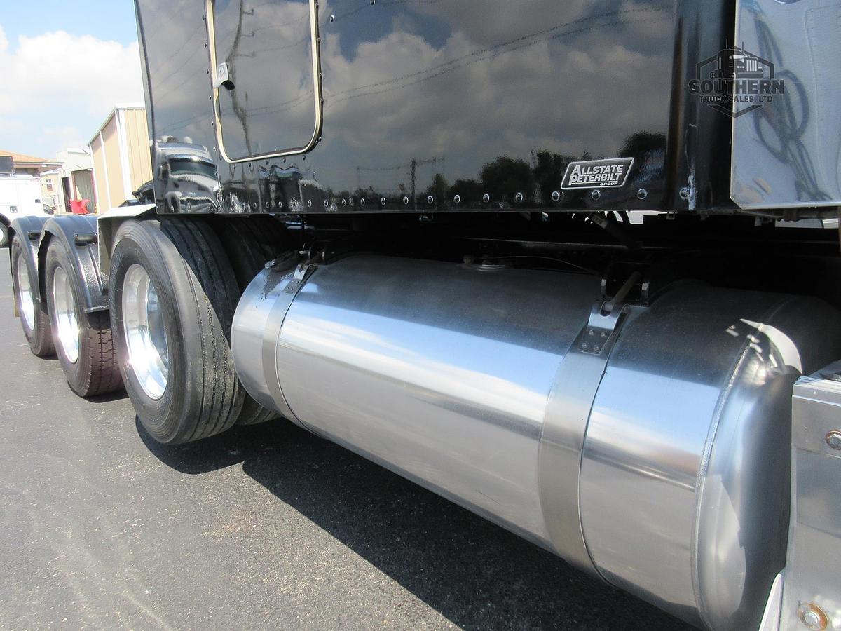 Used 2015 PETERBILT 567