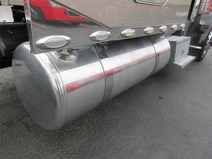 Used 2017 PETERBILT 389