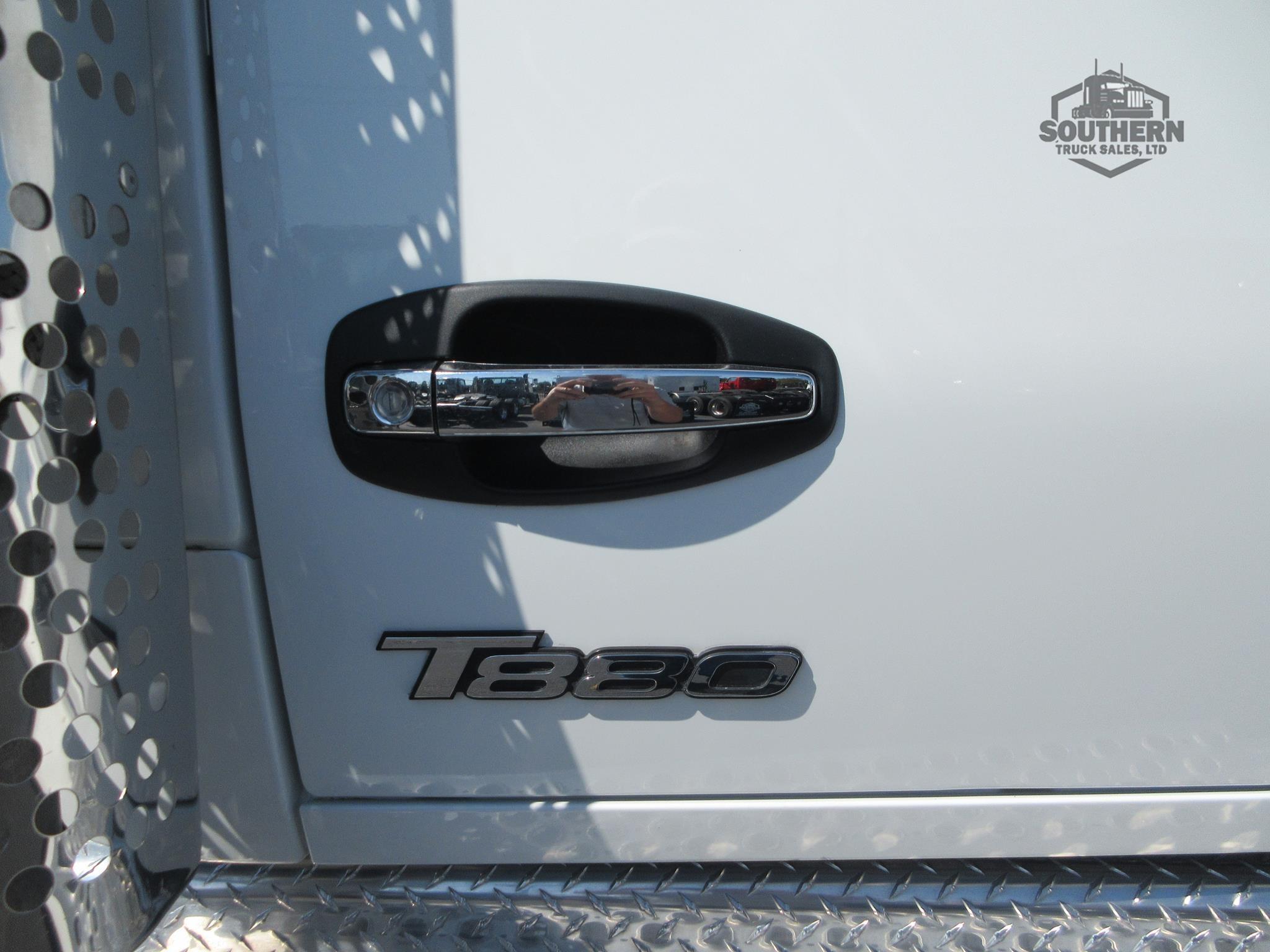 2025 KENWORTH T880