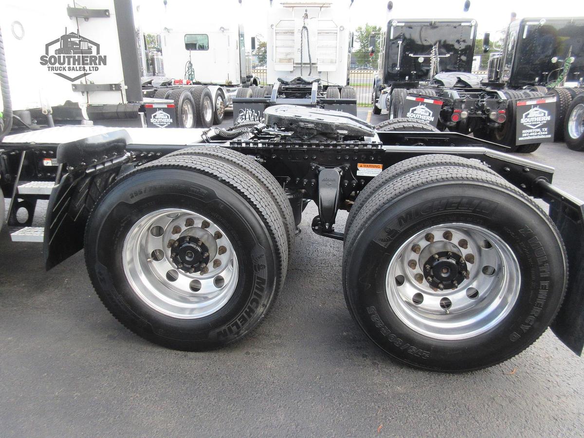 Used 2022 FREIGHTLINER CASCADIA 116