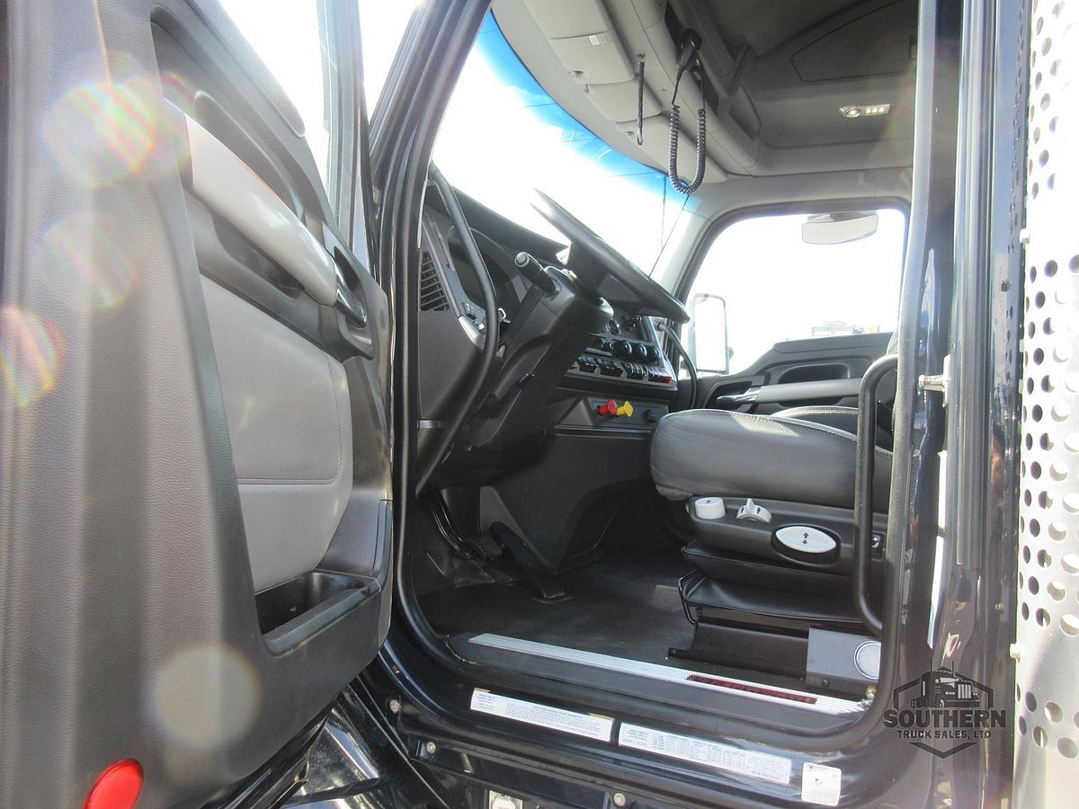 Used 2023 KENWORTH T880