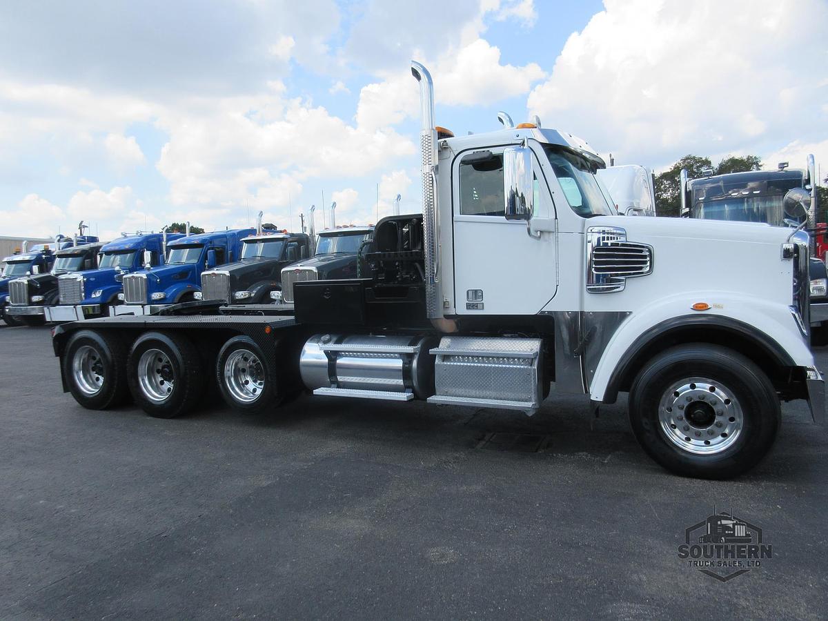 Used 2019 FREIGHTLINER CORONADO 122 SD