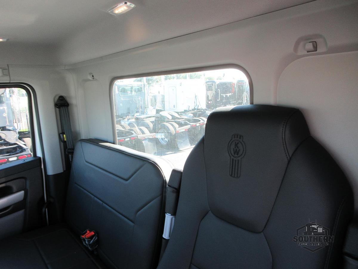 2025 KENWORTH T880