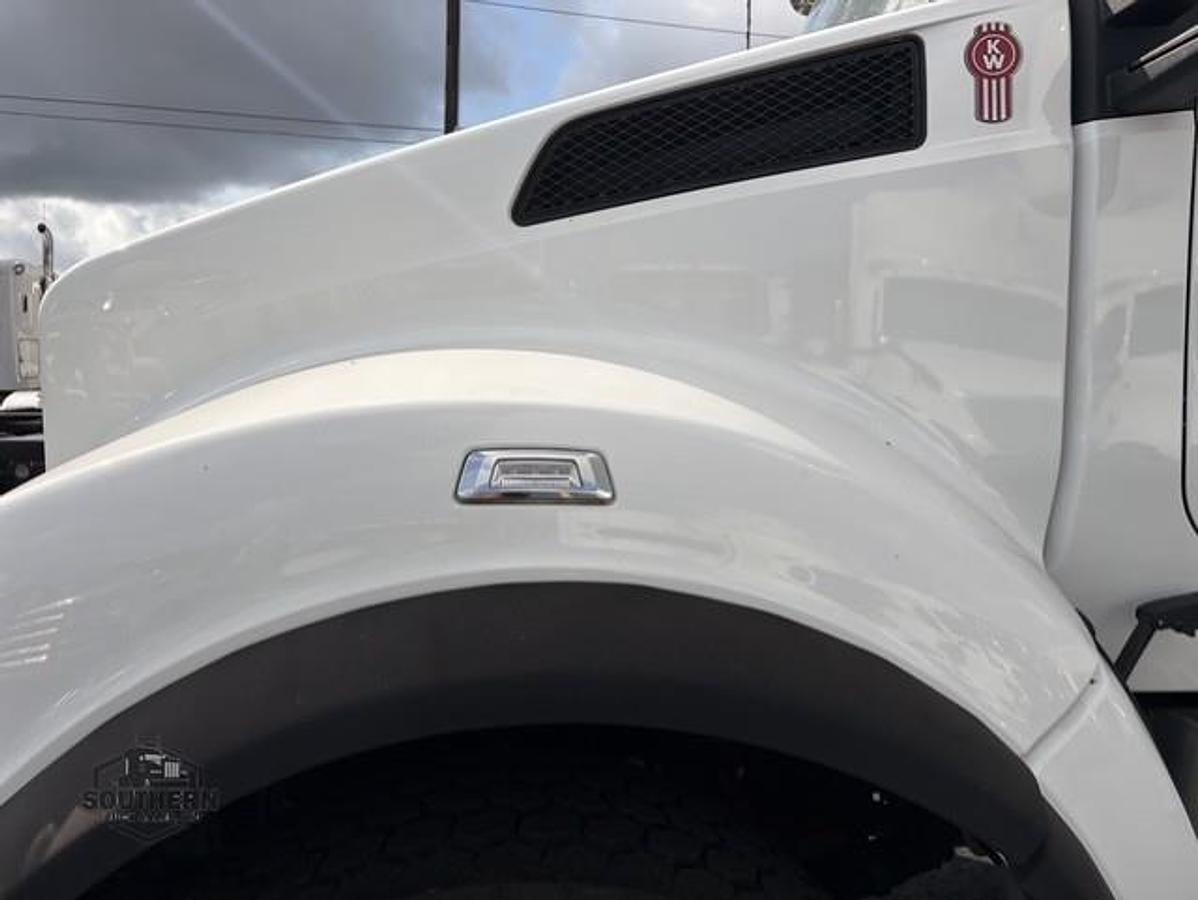 Used 2025 KENWORTH T880