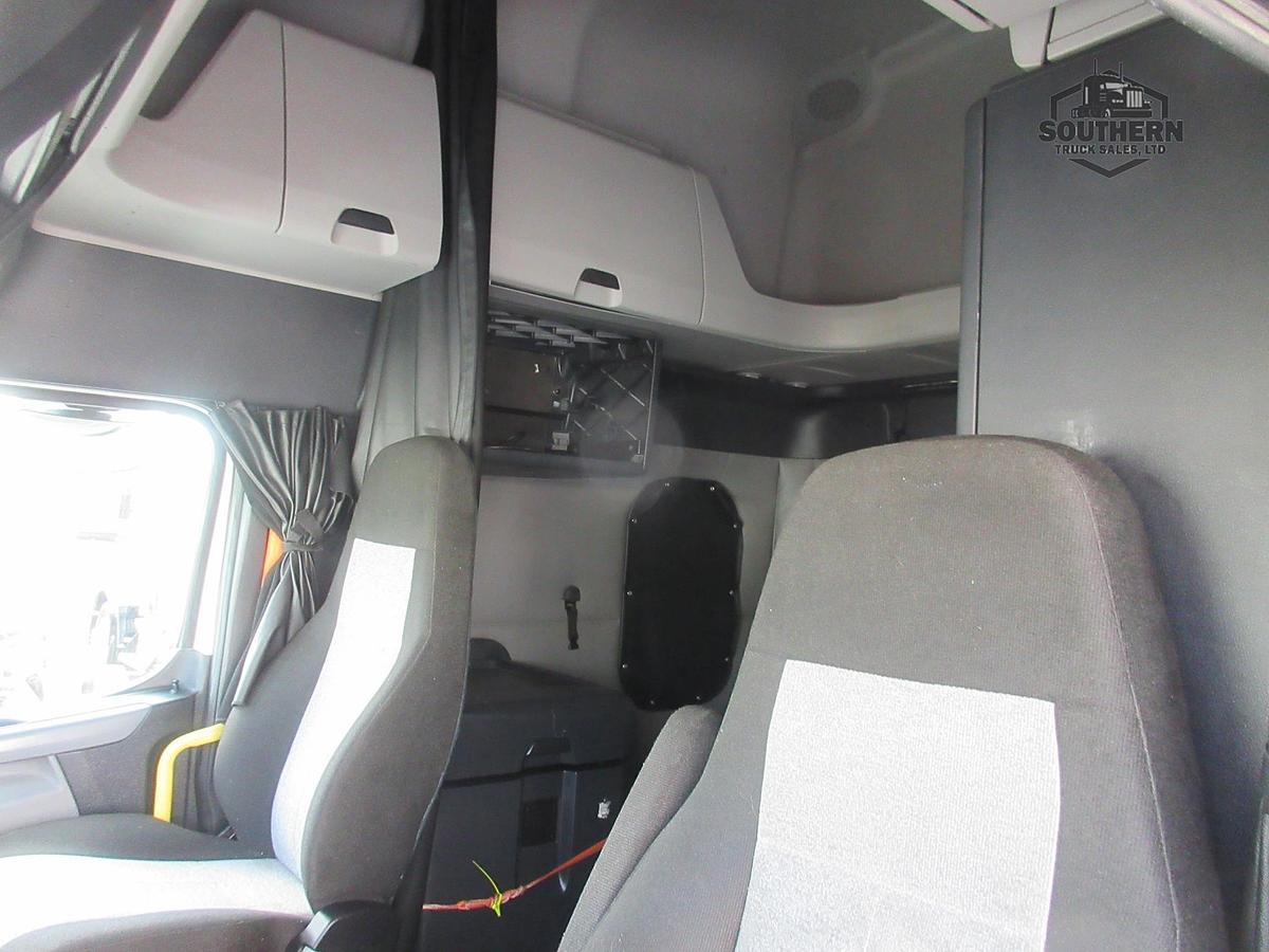 Used 2022 FREIGHTLINER CASCADIA 116
