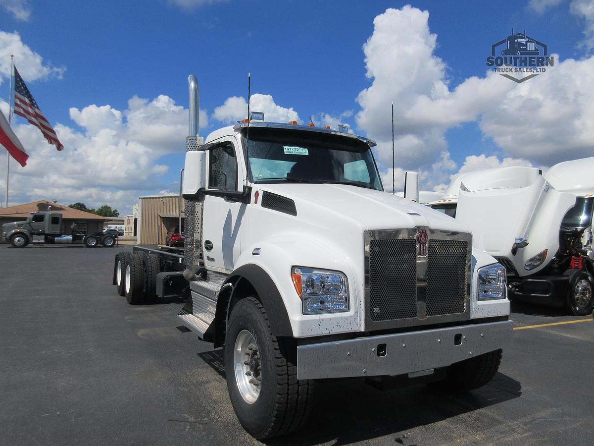 2025 KENWORTH T880
