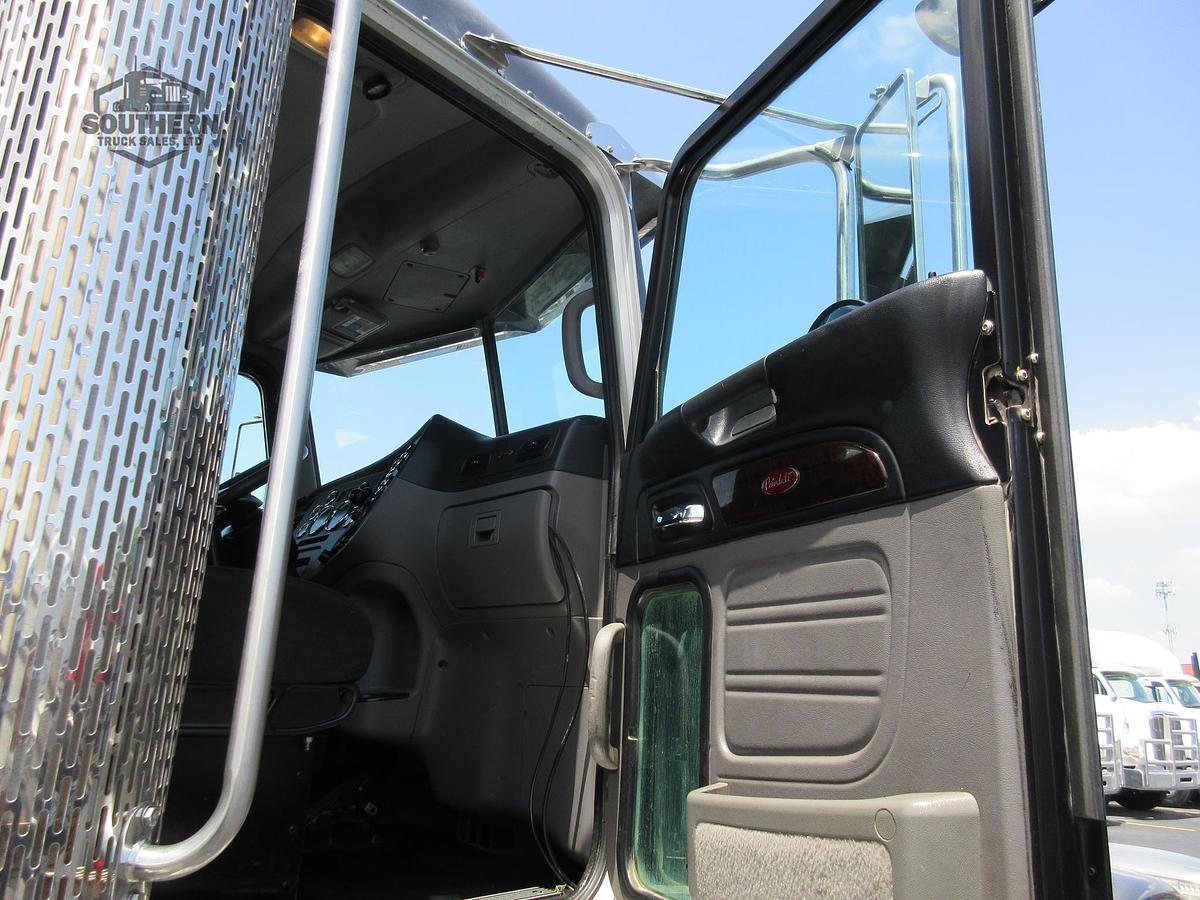 Used 2022 PETERBILT 389