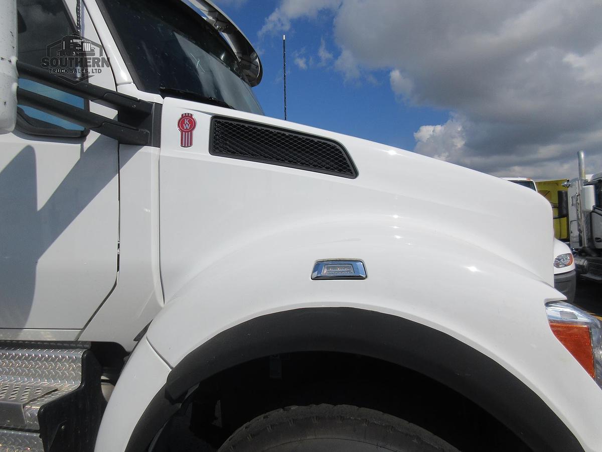 2025 KENWORTH T880