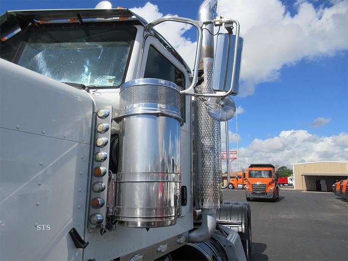 Used 2015 PETERBILT 389
