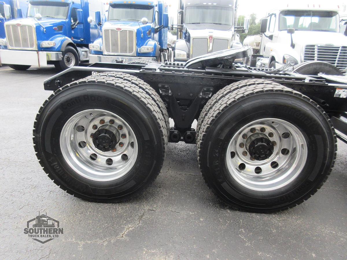 Used 2023 KENWORTH T880