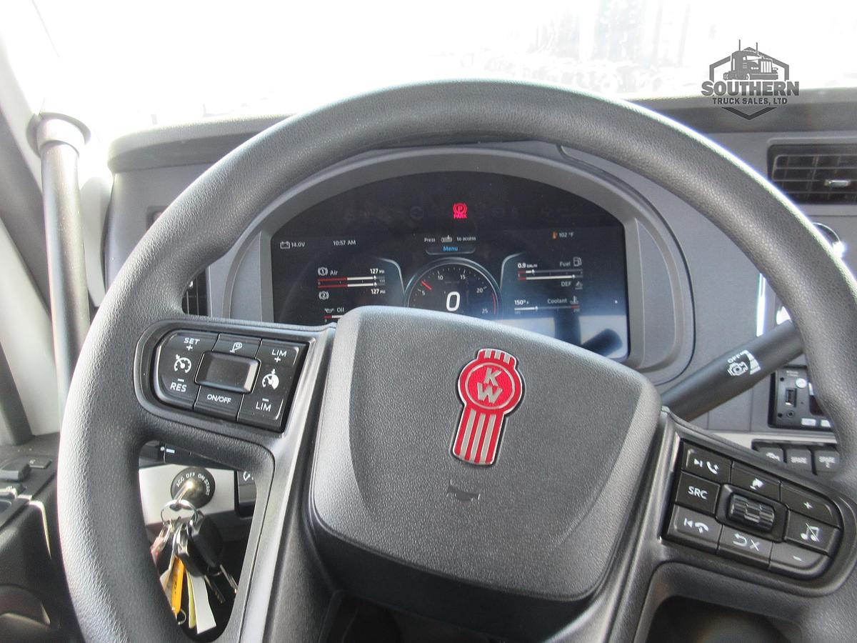 2025 KENWORTH T880
