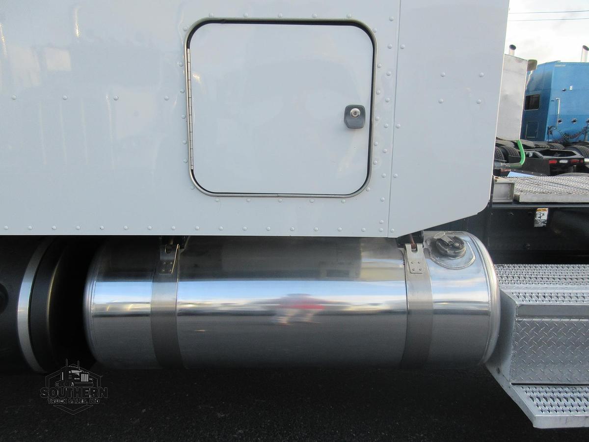 Used 2018 PETERBILT 389