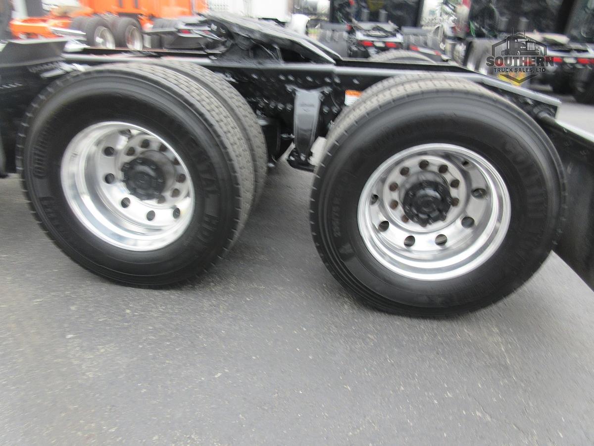 Used 2019 FREIGHTLINER CASCADIA 126