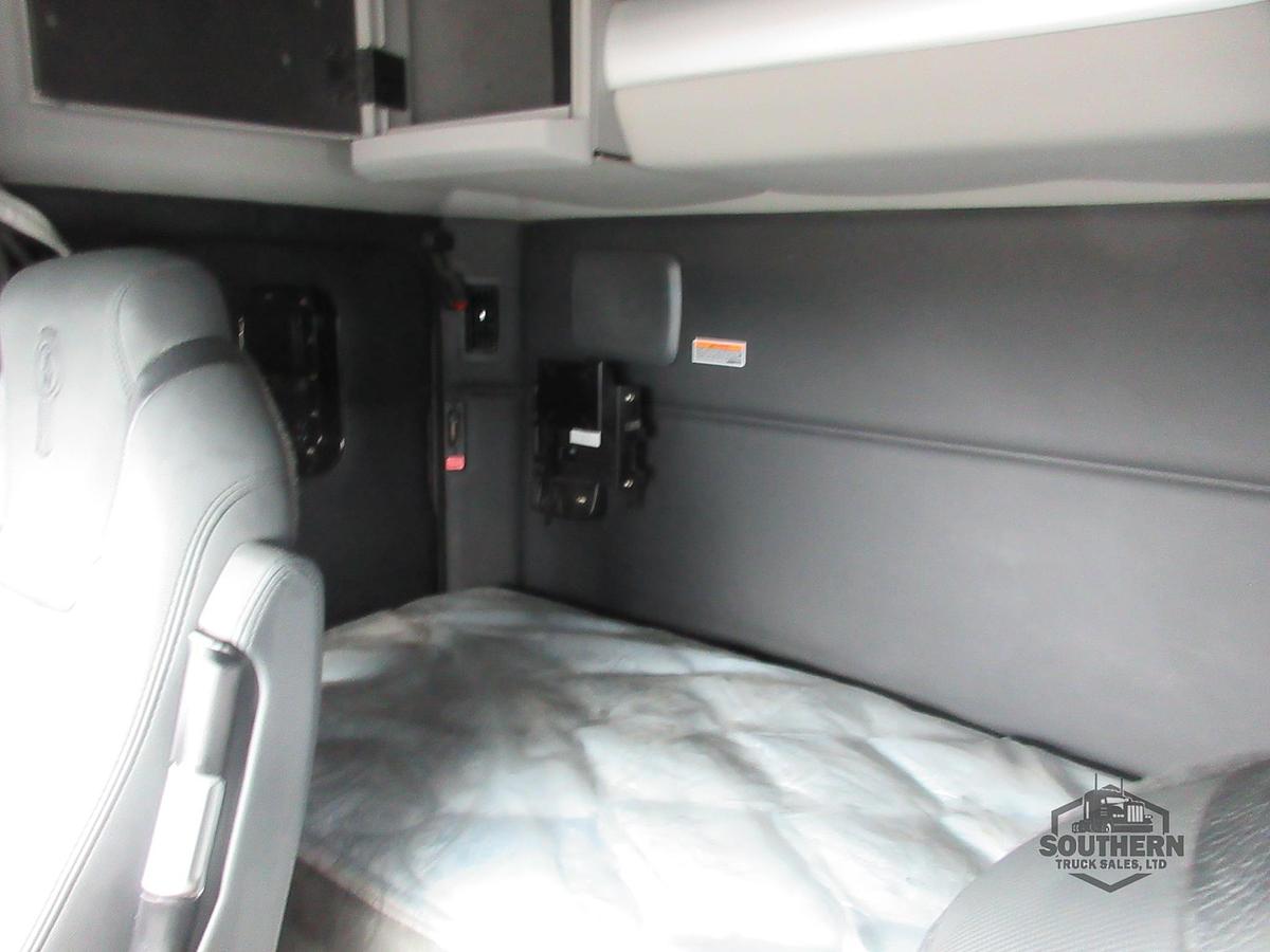 Used 2023 KENWORTH T880