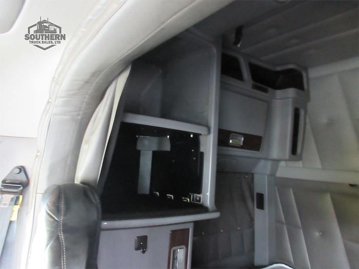 Used 2016 PETERBILT 389