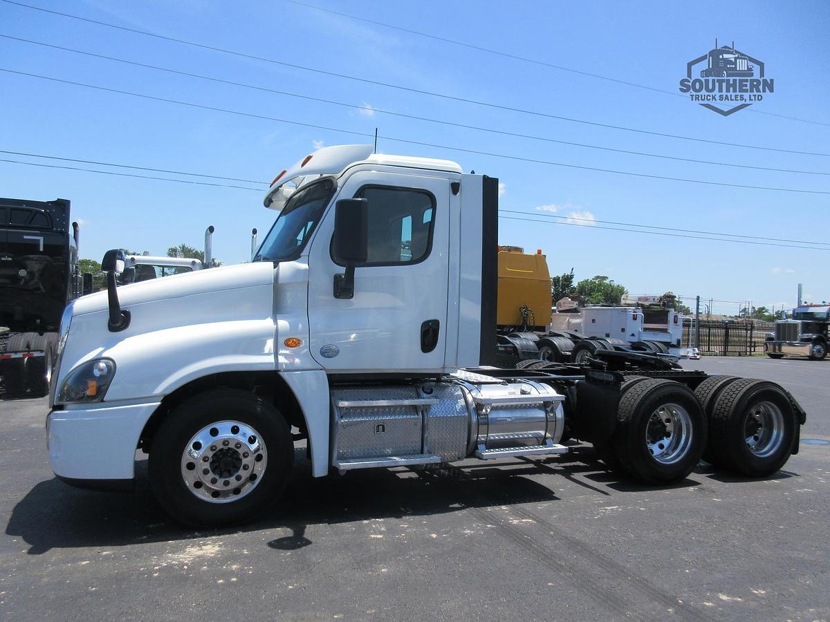 Used 2018 FREIGHTLINER CASCADIA 125