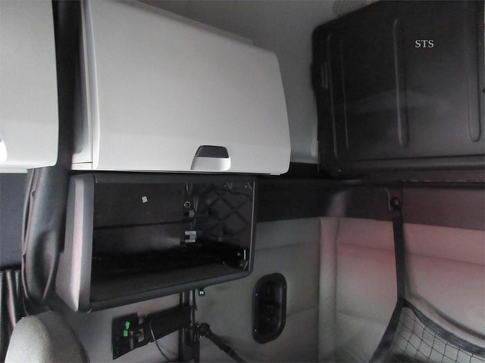 Used 2021 FREIGHTLINER CASCADIA 126