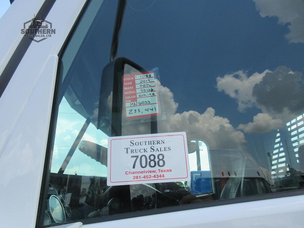 Used 2019 FREIGHTLINER CORONADO 122 SD