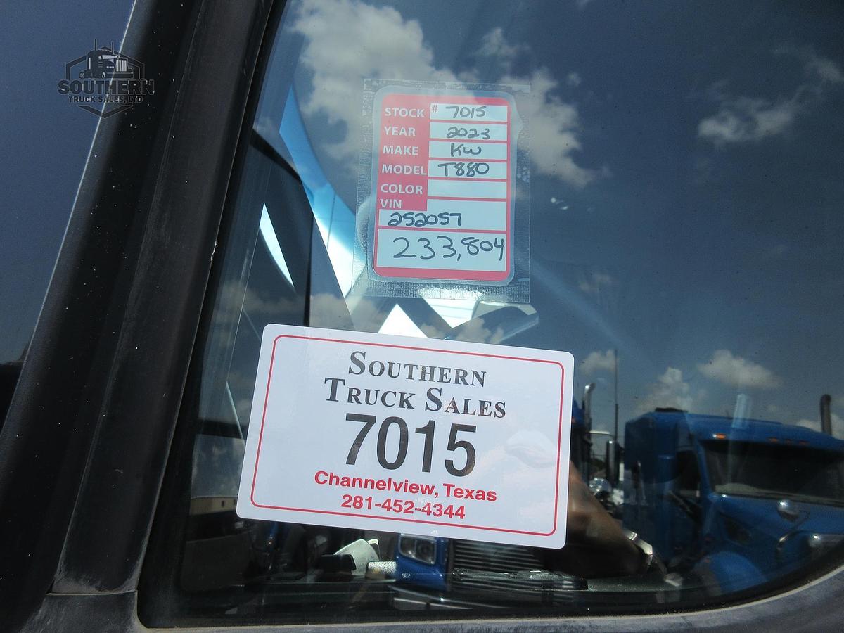 Used 2023 KENWORTH T880
