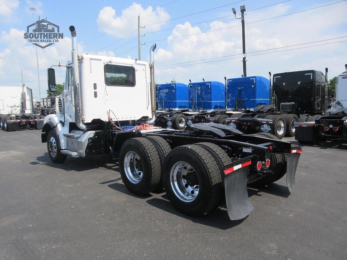 Used 2019 FREIGHTLINER CORONADO 122 SD