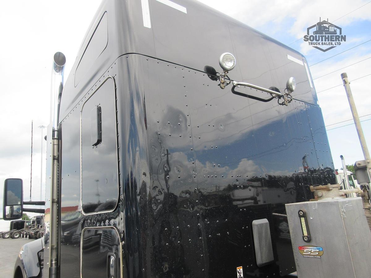 Used 2021 KENWORTH T880