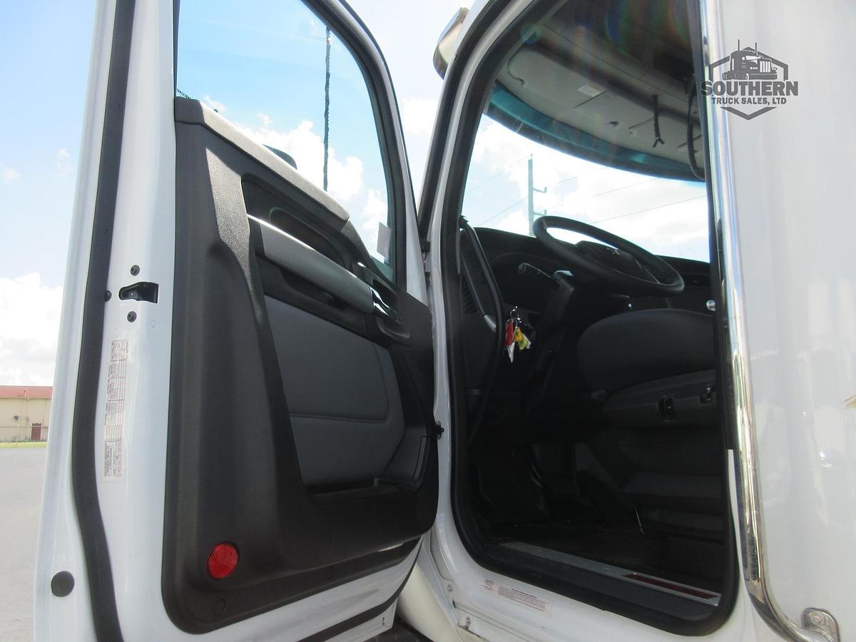 2025 KENWORTH T880