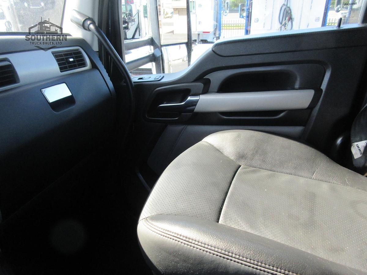 Used 2023 KENWORTH T880