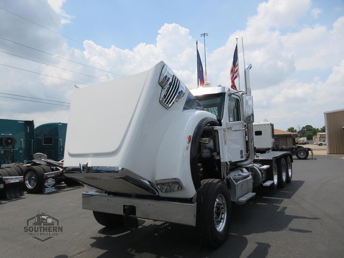 Used 2019 FREIGHTLINER CORONADO 122 SD