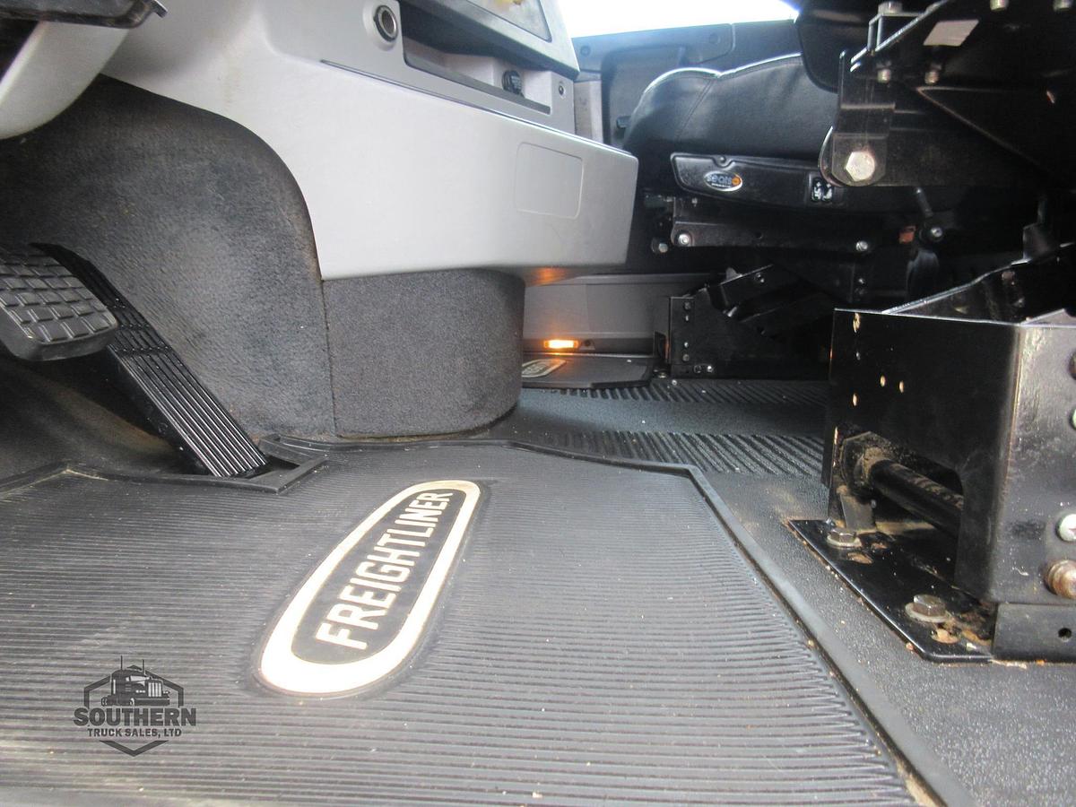 Used 2020 FREIGHTLINER 122SD