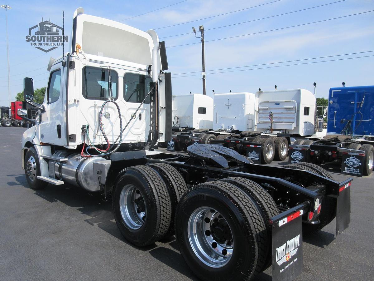 Used 2019 FREIGHTLINER CASCADIA 126