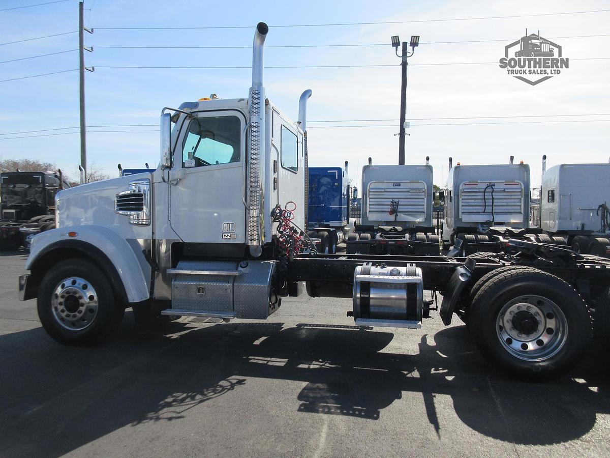Used 2019 FREIGHTLINER 122SD