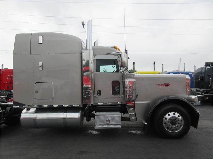 Used 2017 PETERBILT 389