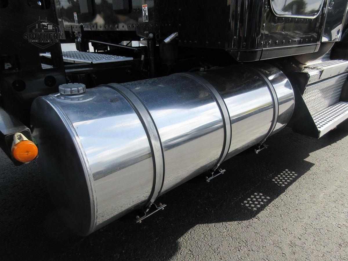 Used 2023 KENWORTH T880