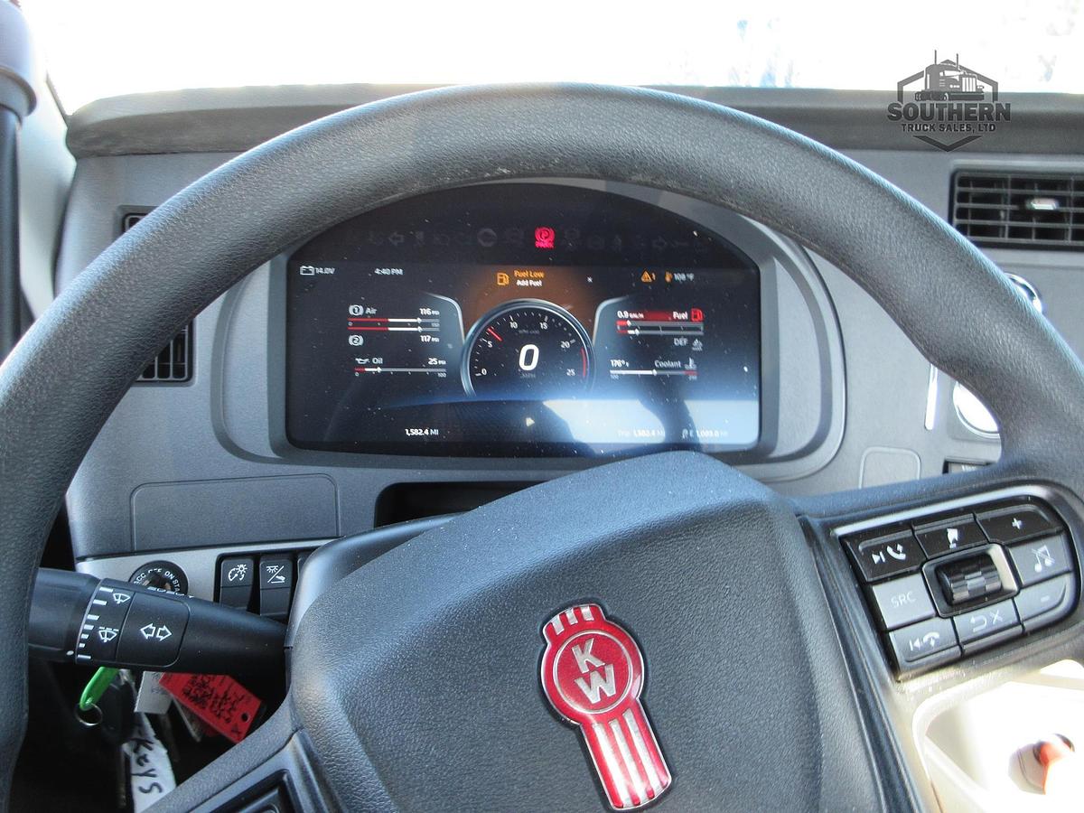 2025 KENWORTH T880