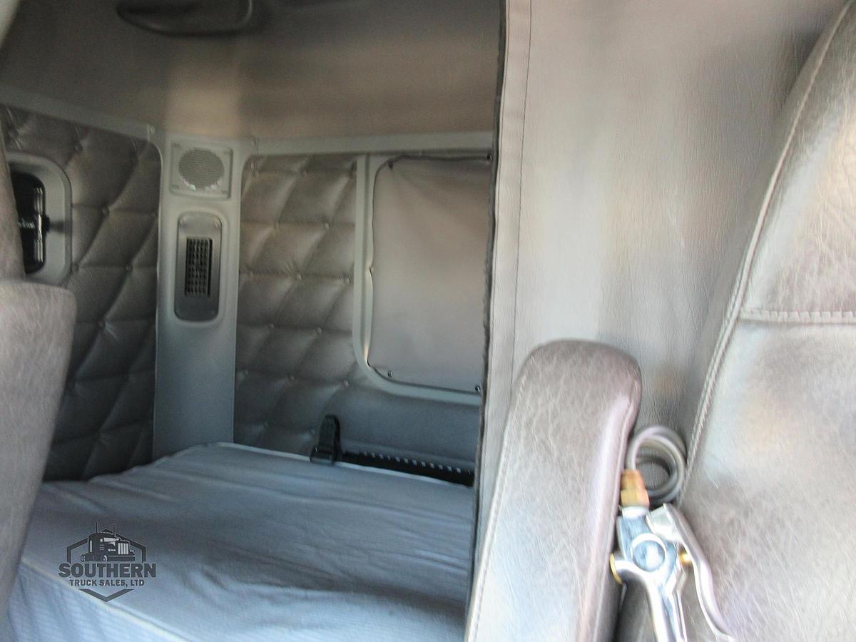 Used 2019 FREIGHTLINER 122SD