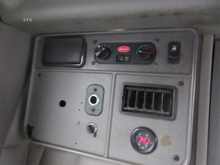 Used 2015 PETERBILT 389